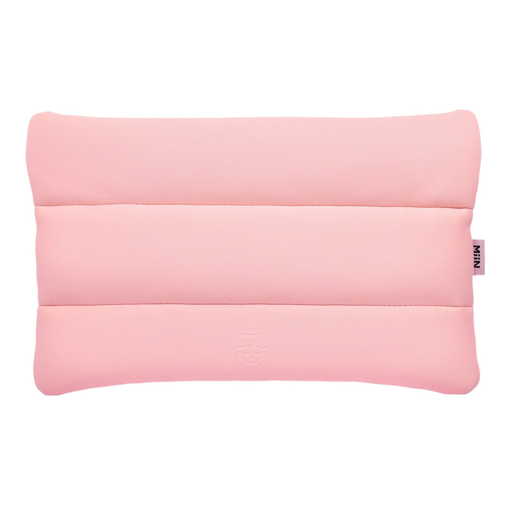 Neceser acolchado rosa con cremallera incluido en el pack regalo K-beauty, 20 x 15 cm